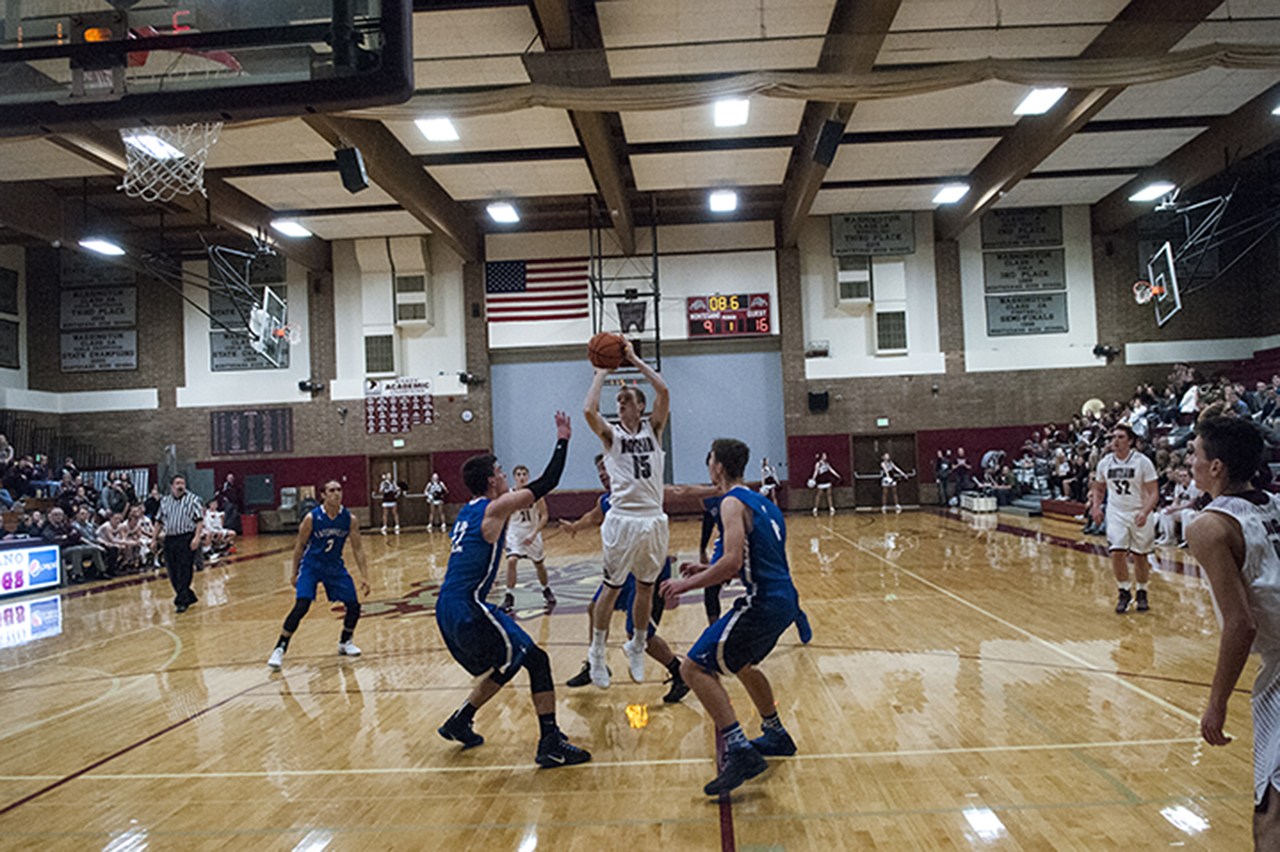 (Brendan Carl | Grays Harbor Newspaper Group) Montesano’s Evan Bates elevates over the Eatonville defense to take a shot on Friday, Dec. 2.