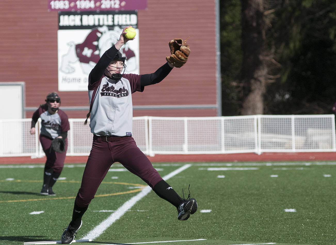 (Brendan Carl | Grays Harbor Newspaper Group) Montesano’s Samantha Stanfield pitches against Hoquiam on Thursday.