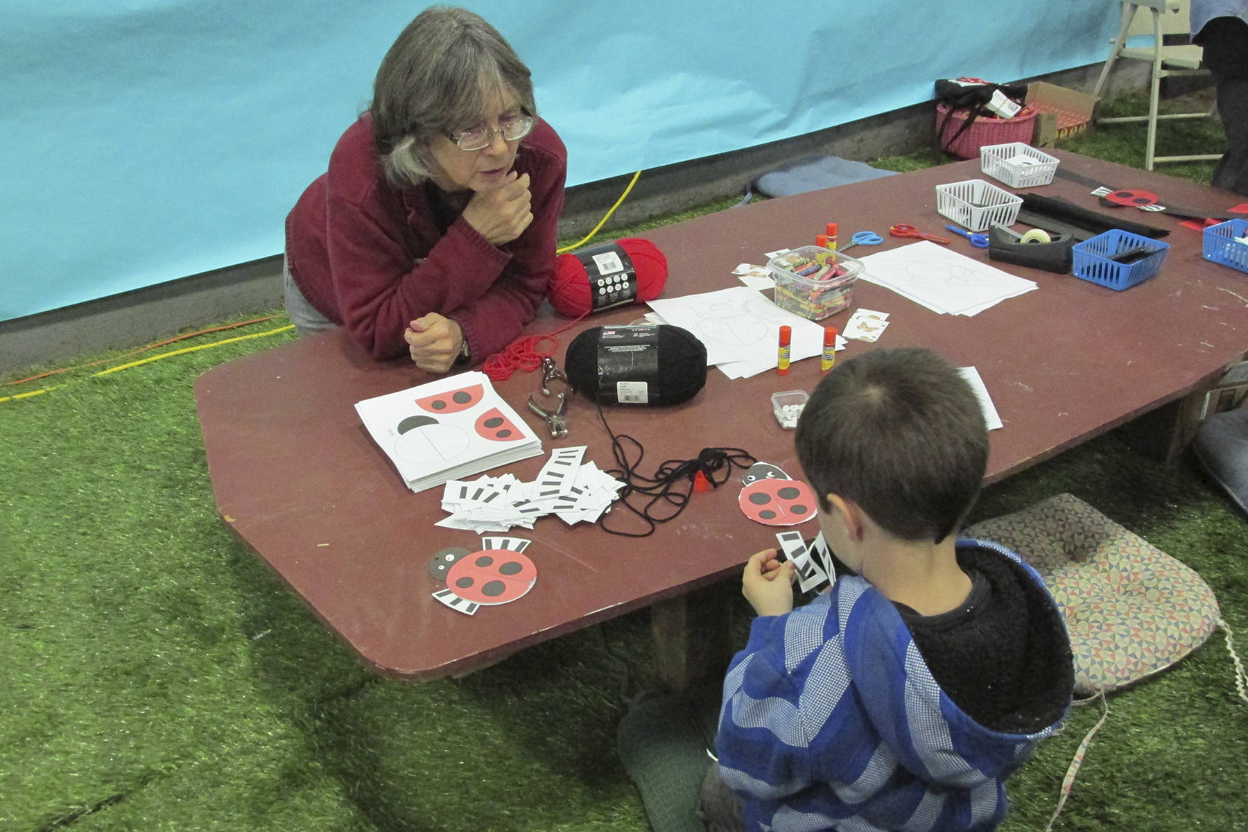 (Photo by David Wilhelms) Montesano Master Gardener Elizabeth Sims interacts with a child at the children’s booth during the 2016 Grays Harbor Home and Garden Show. The 2017 show will take place May 20 and 21 at the Grays Harbor County fairgrounds in Elma.